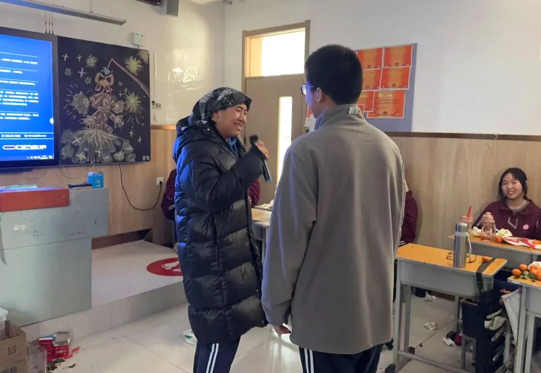 元旦狂欢，岁末教室里的诗与歌丨私立一中学生元旦联欢活动温情举行
