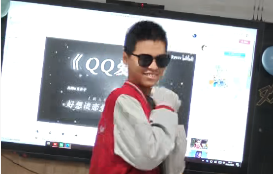 元旦狂欢，岁末教室里的诗与歌丨私立一中学生元旦联欢活动温情举行