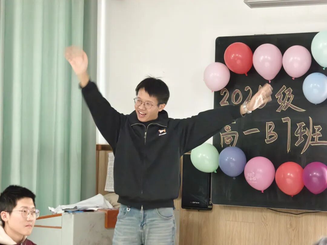 元旦狂欢，岁末教室里的诗与歌丨私立一中学生元旦联欢活动温情举行