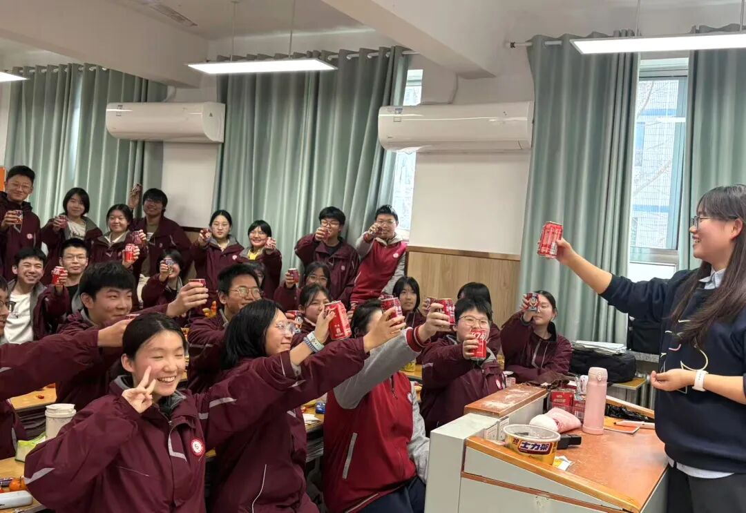 元旦狂欢，岁末教室里的诗与歌丨私立一中学生元旦联欢活动温情举行