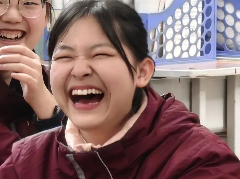 元旦狂欢，岁末教室里的诗与歌丨私立一中学生元旦联欢活动温情举行