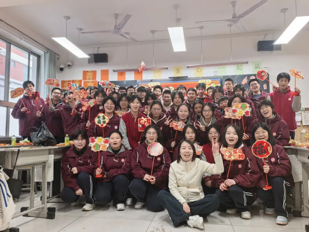 元旦狂欢，岁末教室里的诗与歌丨私立一中学生元旦联欢活动温情举行