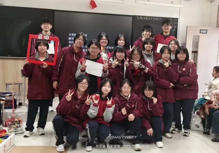 元旦狂欢，岁末教室里的诗与歌丨私立一中学生元旦联欢活动温情举行