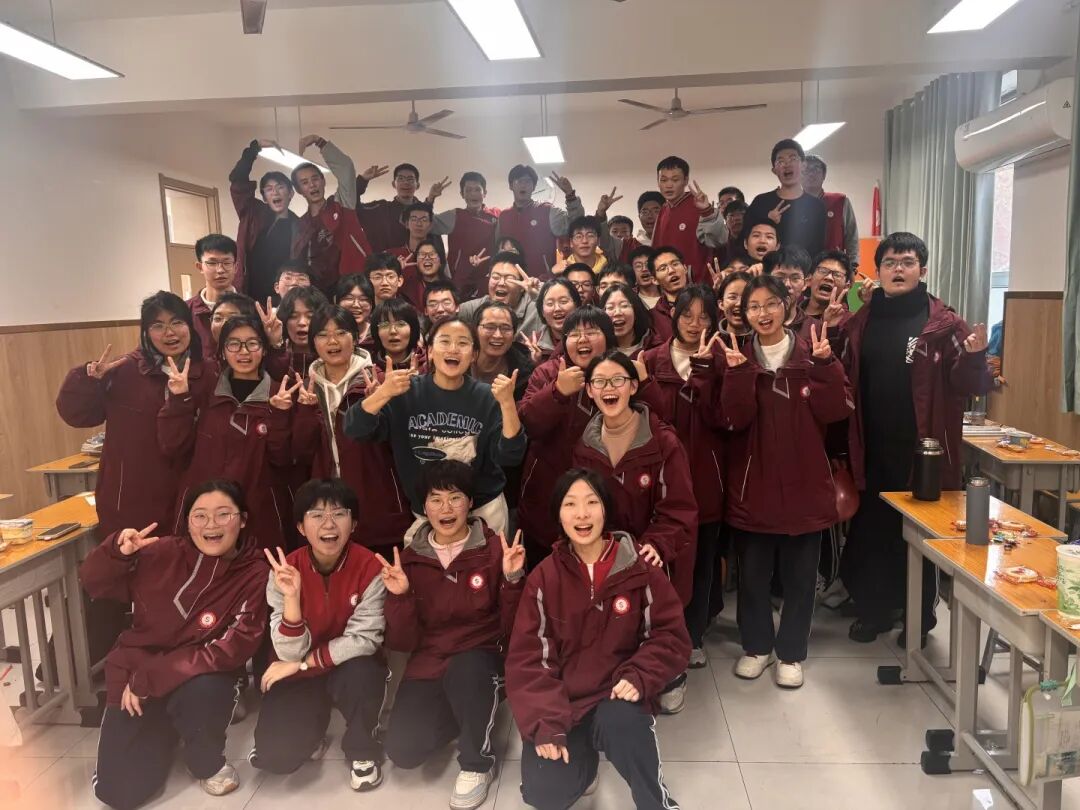 元旦狂欢，岁末教室里的诗与歌丨私立一中学生元旦联欢活动温情举行