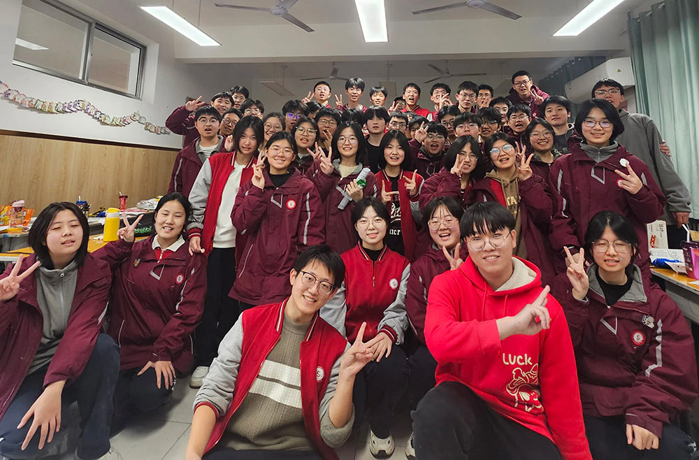 元旦狂欢，岁末教室里的诗与歌丨私立一中学生元旦联欢活动温情举行