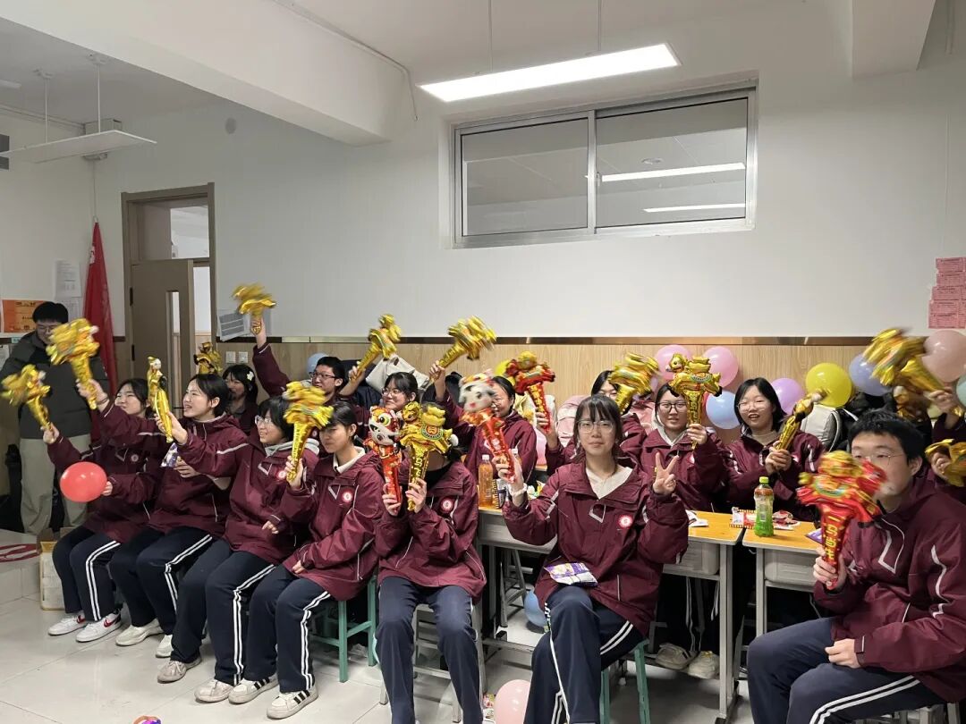 元旦狂欢，岁末教室里的诗与歌丨私立一中学生元旦联欢活动温情举行