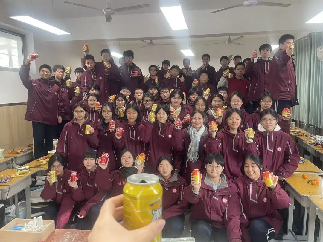 元旦狂欢，岁末教室里的诗与歌丨私立一中学生元旦联欢活动温情举行