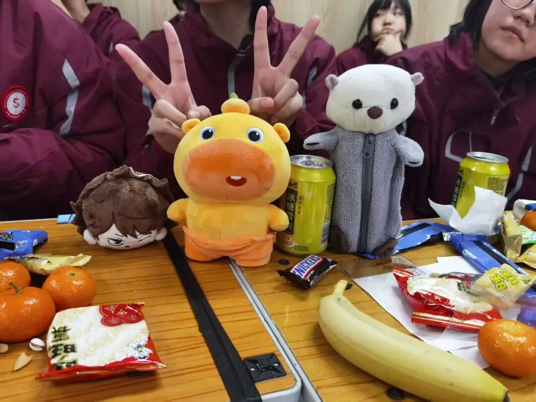 元旦狂欢，岁末教室里的诗与歌丨私立一中学生元旦联欢活动温情举行