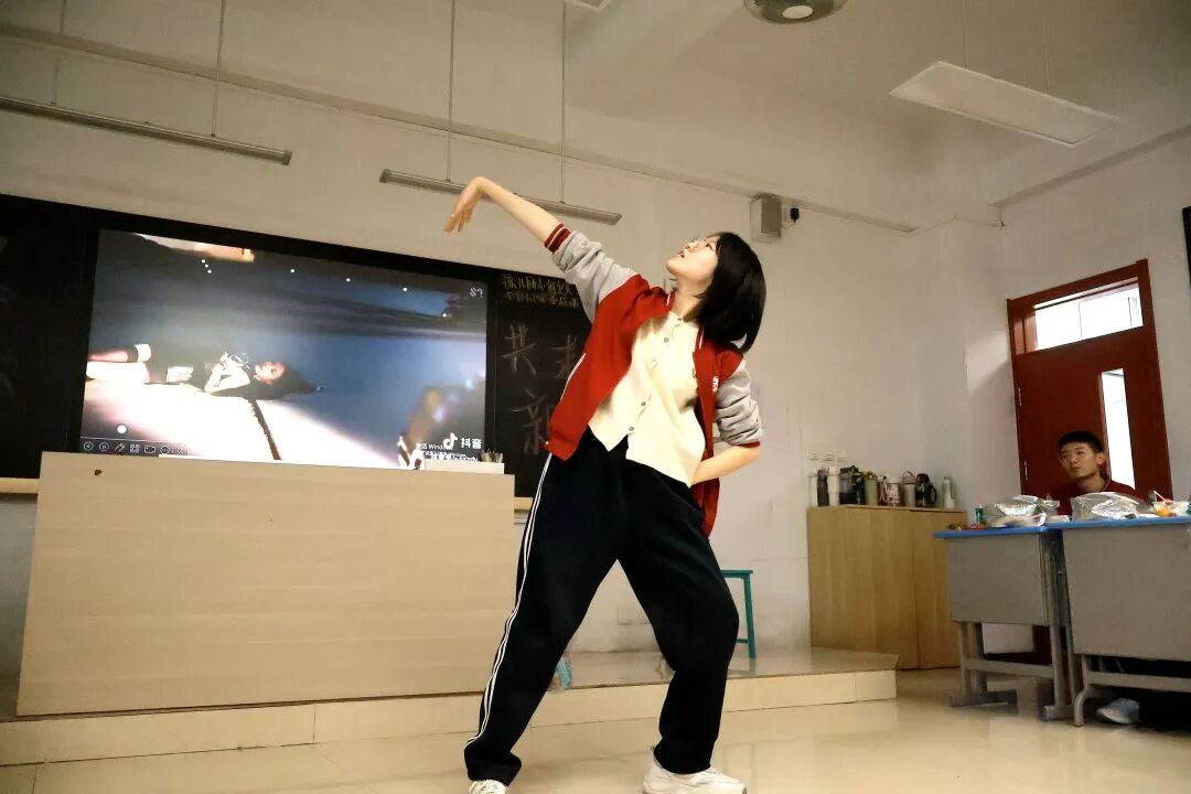 “元”梦新篇，“旦”启华章  | 私立一中初中部元旦联欢精彩速递