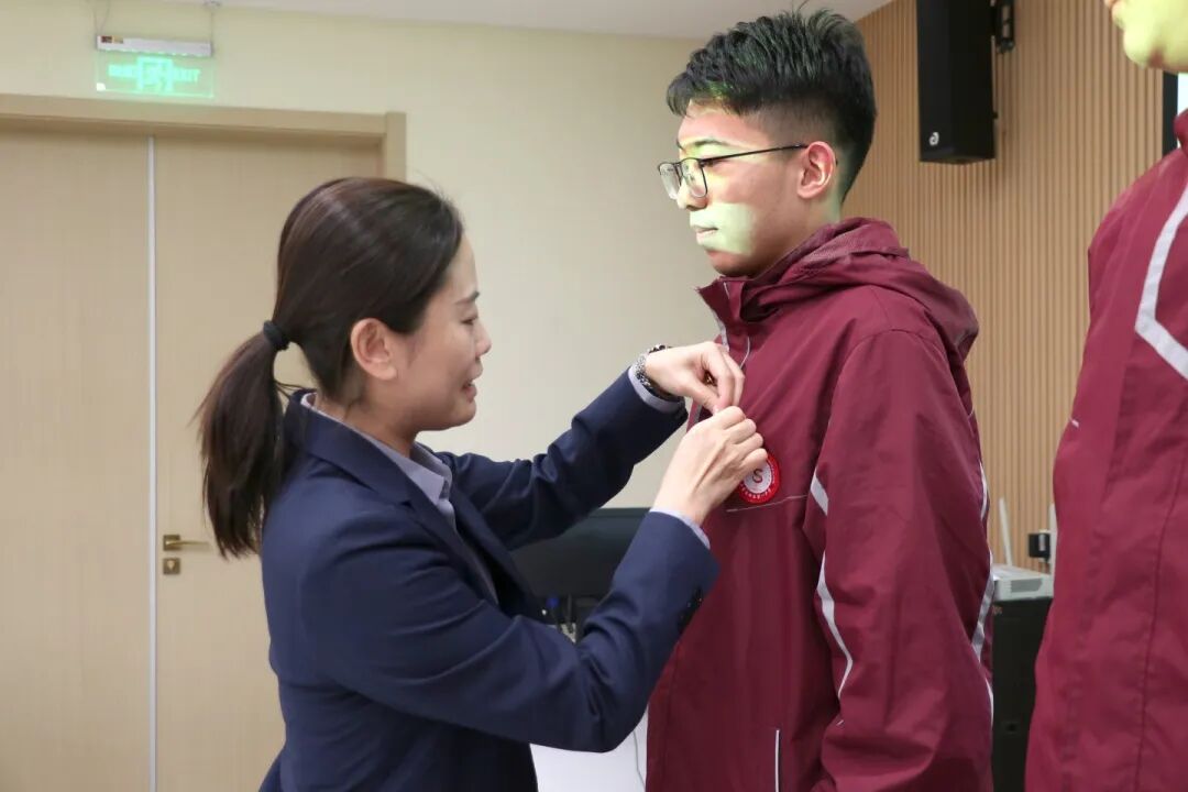 青春向党 筑梦启航丨我校高中学子隆重举行新团员入团仪式