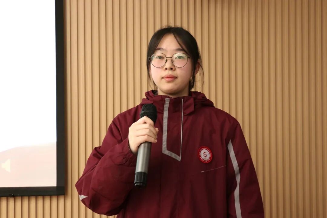 青春向党 筑梦启航丨我校高中学子隆重举行新团员入团仪式