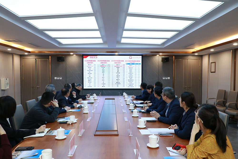 中国民办教育协会、中国教育国际交流协会领导及专家一行莅临私立一中调研指导