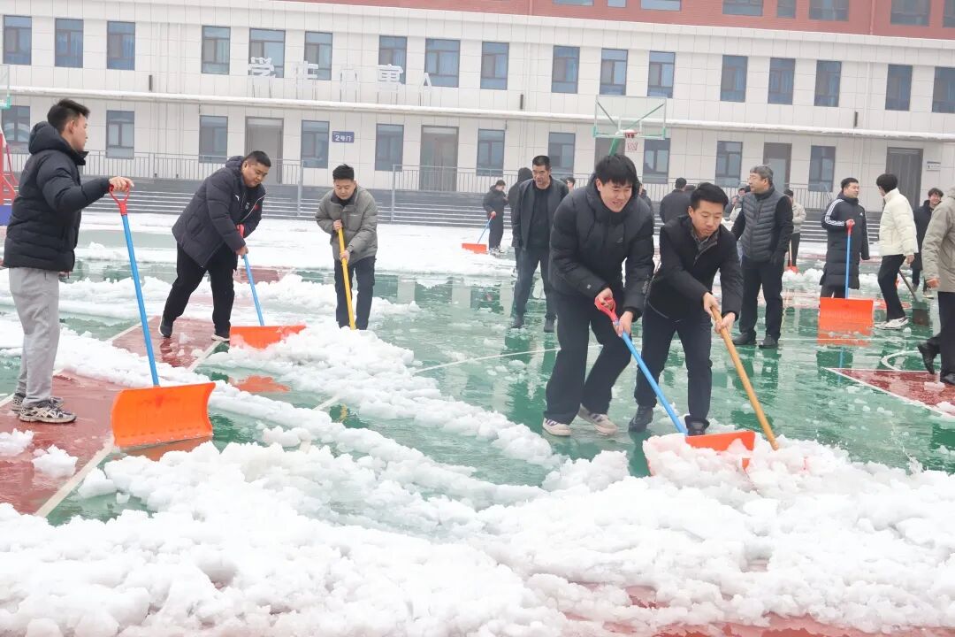 春雪满校园，匠心迎少年｜致敬每一位为开学护航的教育人
