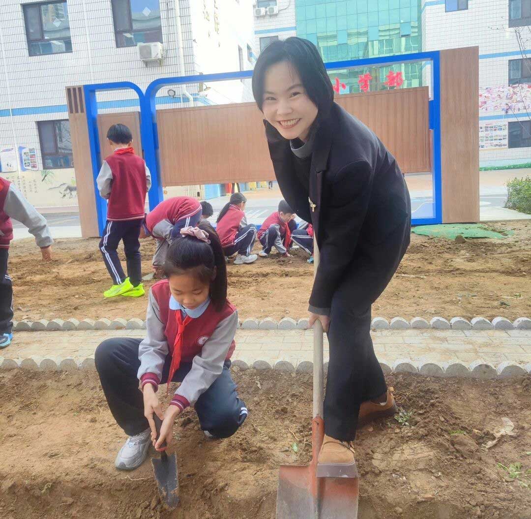 【立小 • 课程】不负春光 为绿充“植”｜立小种植园正式开园啦~