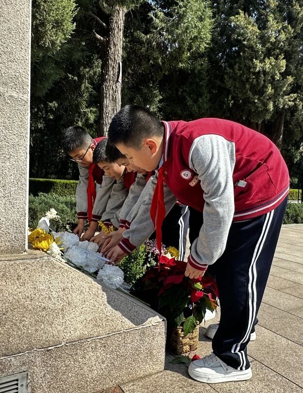 【立小 • 思政】缅怀先烈志 传承英雄魂｜少先队清明节主题活动