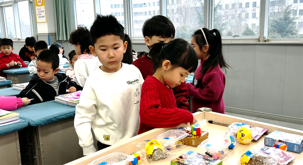 策马扬鞭启新程 奋楫笃行向未来