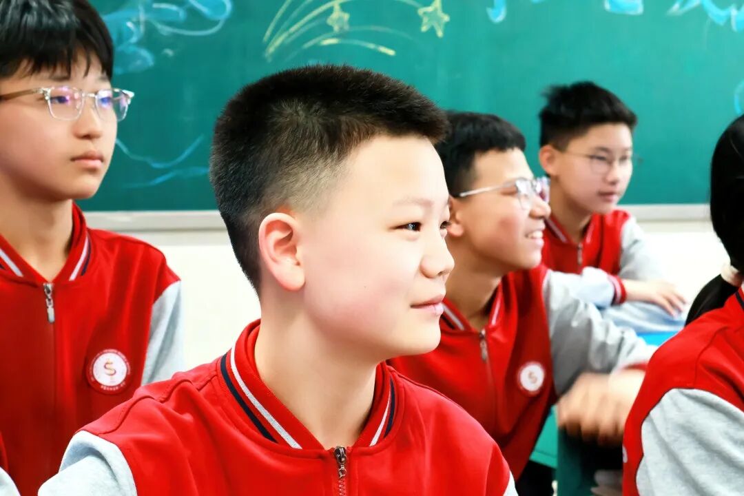 光之魔法阵燃爆课堂！解锁科学新玩法！ | 石家庄私立一中初中部趣味科学实践课