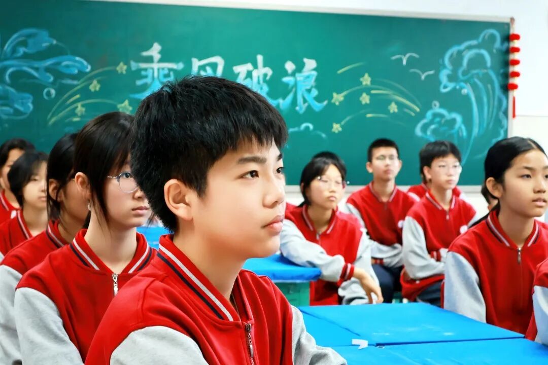 光之魔法阵燃爆课堂！解锁科学新玩法！ | 石家庄私立一中初中部趣味科学实践课