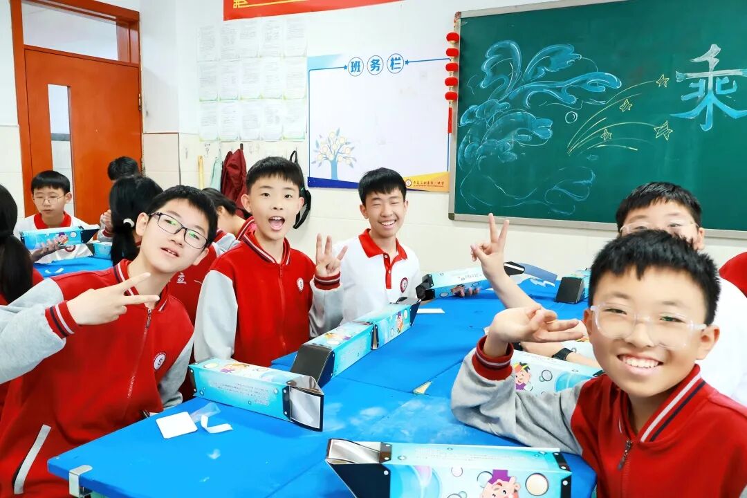 光之魔法阵燃爆课堂！解锁科学新玩法！ | 石家庄私立一中初中部趣味科学实践课