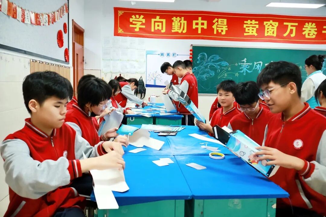 光之魔法阵燃爆课堂！解锁科学新玩法！ | 石家庄私立一中初中部趣味科学实践课