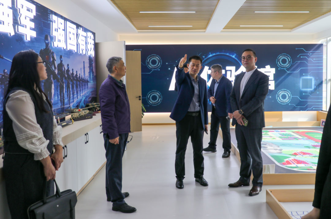 澳大利亚教育协会专家领导莅临私立一中指导交流