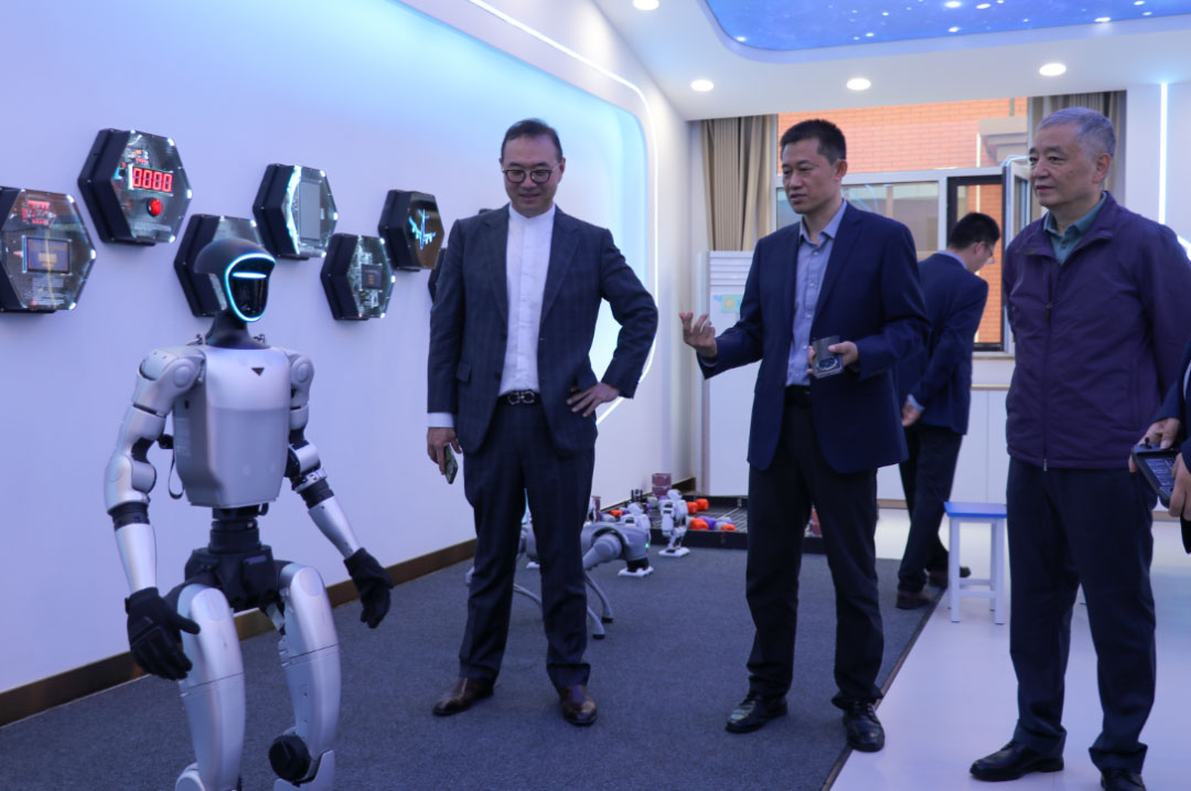 澳大利亚教育协会专家领导莅临私立一中指导交流