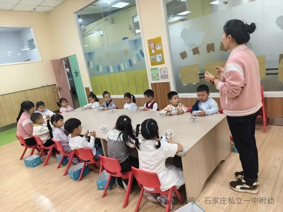 【幼儿园】硬核科技进校园，无人机足球燃情开启