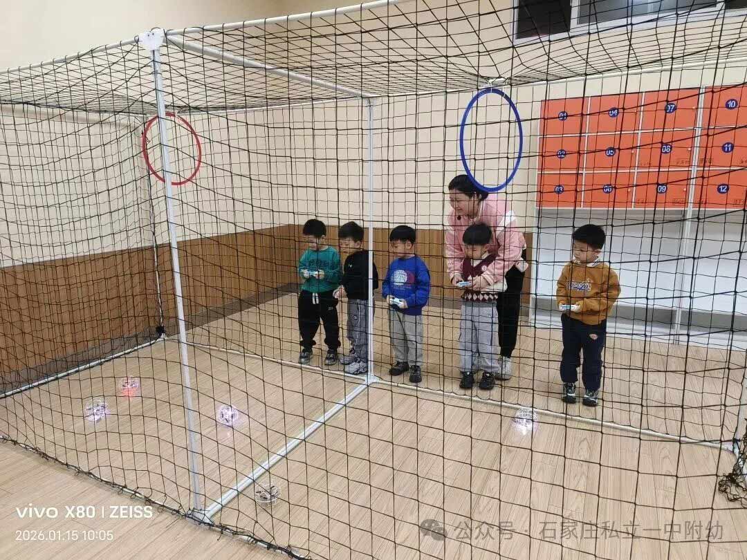【幼儿园】硬核科技进校园，无人机足球燃情开启