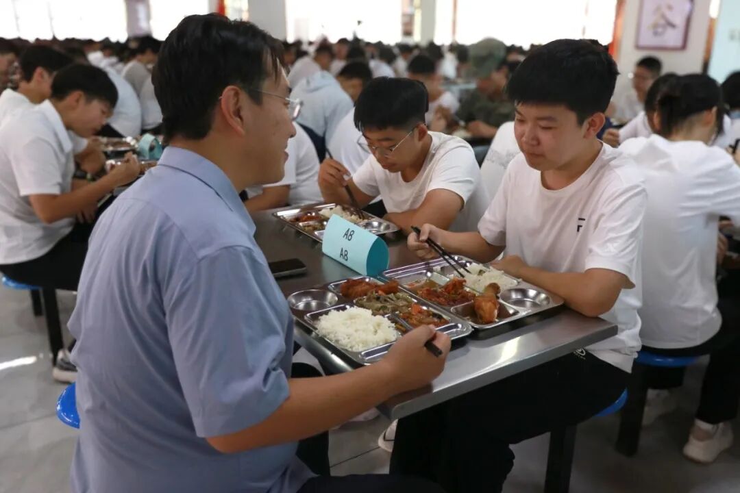 秋风赴约 新程启章丨2026级新同学，私立一中欢迎你！